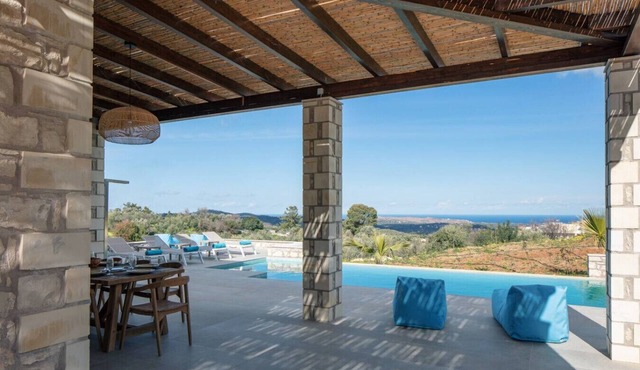 Countryside Villa w/Private Pool, BBQ & Ping-Pong! in Rethymno