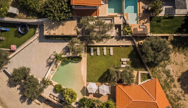 Countryside Villa with a Walk-in Free Form Pool in Rethymno