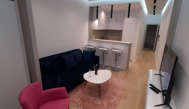 Couples Getaway Studio Apartment with Terrace