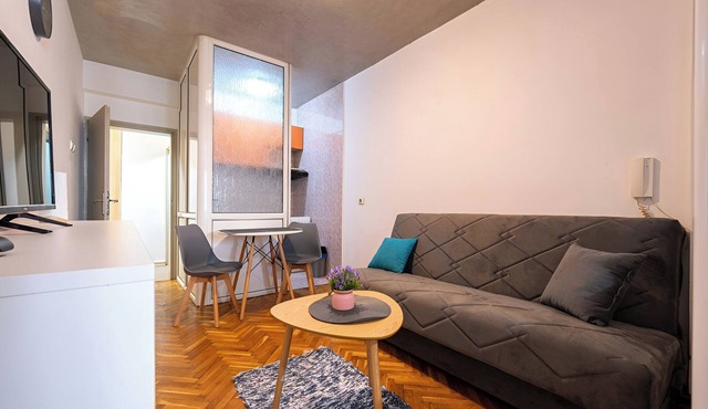 Cozy 1-bedroom apartment in peaceful Podgorica with AC