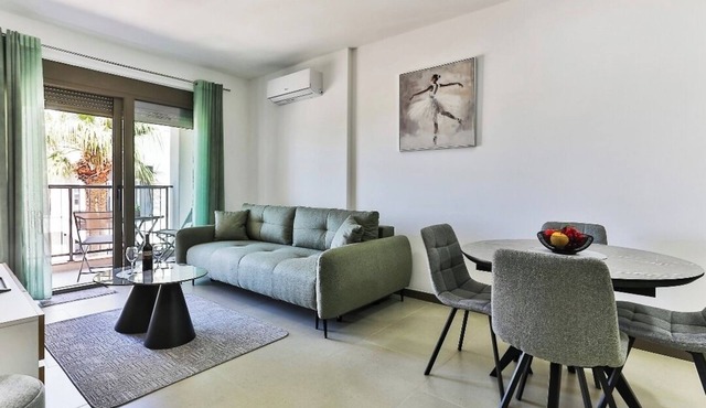 Cozy 1-bedroom apartment in peaceful Bar with AC,FREE PARKING,100m FROM THE SEA.