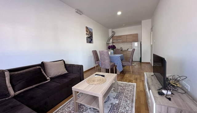 Cozy 1BR w/Garage, Top Area