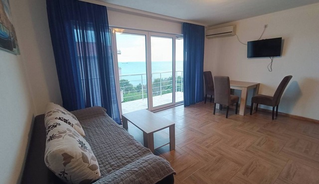 Cozy apartment with sea view
