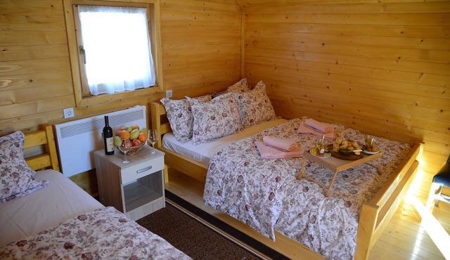 Cozy Berane Stay - Comfort Cottage with balcony