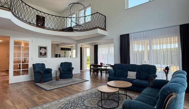 Cozy Hillside Home - Gated & Scenic in Peje