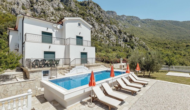 Cozy home in Herceg Novi