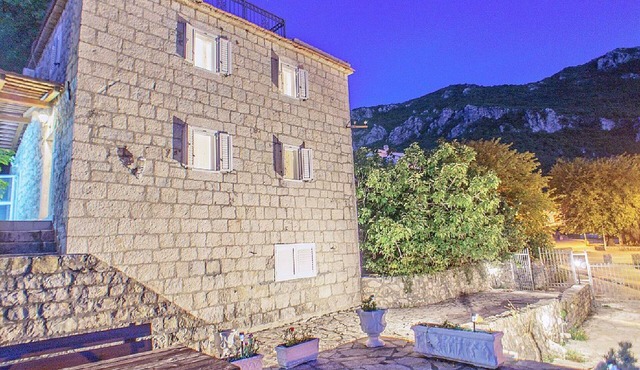 Cozy Stonehouse Oasis Overlooking the Adriatic, Minutes from Sveti Stefan