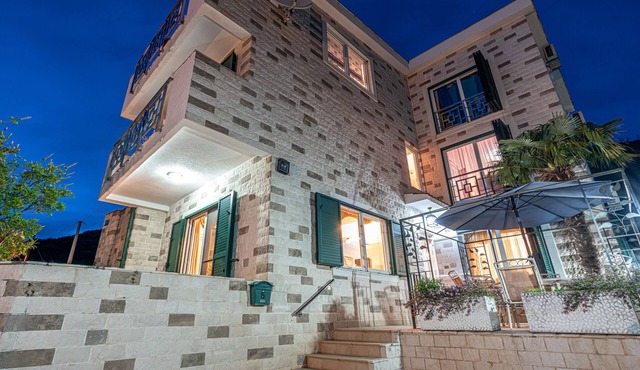 Cozy villa with a pool and sea views, 5 minutes from the beach