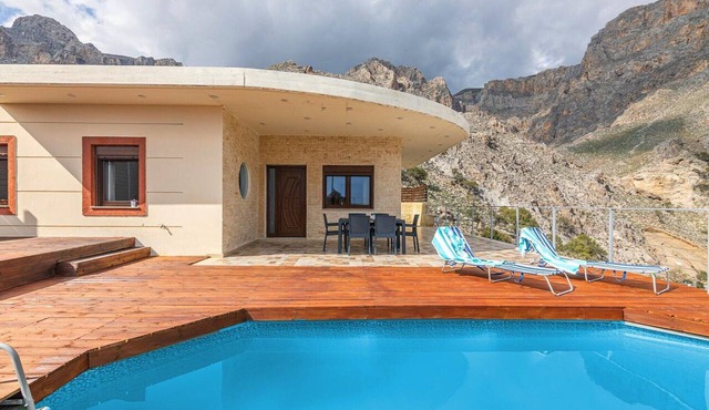 Cretan Seaview Villa for 6 in Tris Ekklisies