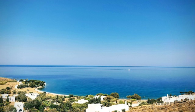 Cycladic house & garden/beautiful view/close to the sea