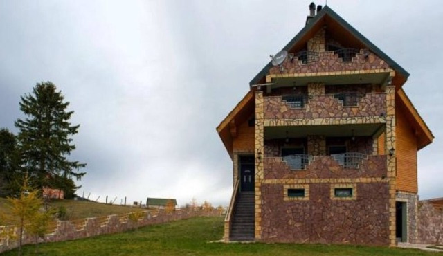 Deluxe Apartment With Mountains View