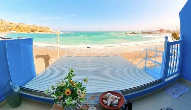 Deluxe Beach Apartment- Sleeps 2 & Private Terrace
