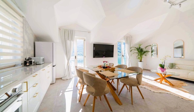 ❤️Deluxe Seafront 2BR| 3 Baths & Soaking Bath | Spacious with Stunning Bay Views