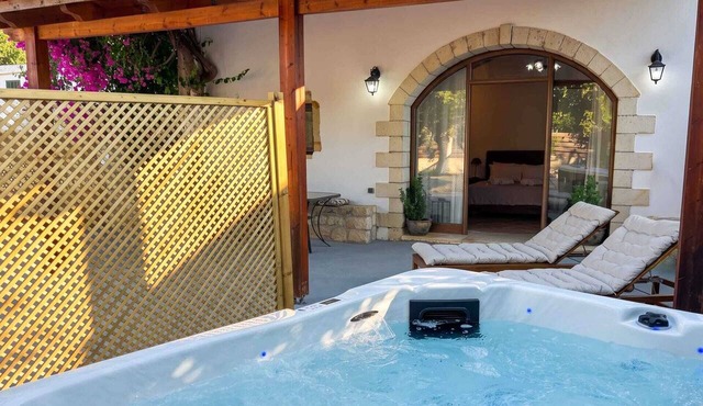 Despina Jacuzzi Studio - Walk to Lake Kournas in Crete