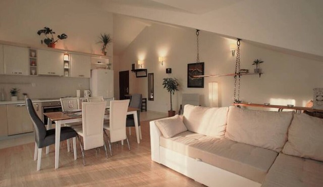 DeVasco Designer Apartment 82sqm 150m to sea