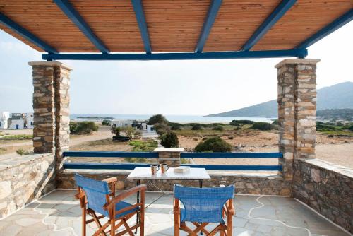 Dimitris Rooms in Manganari