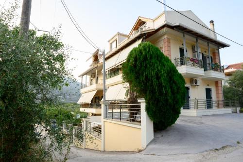 Dinos Apartments in Vasiliki