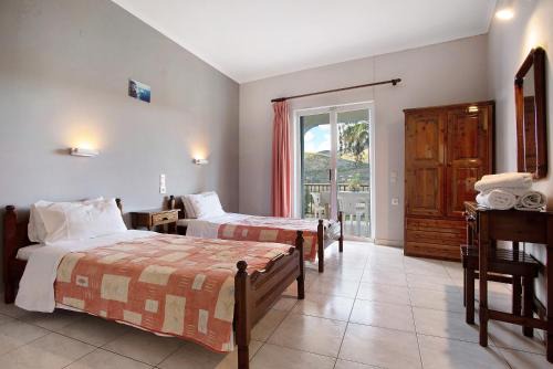 Dolphin Apartment 4 in Keri