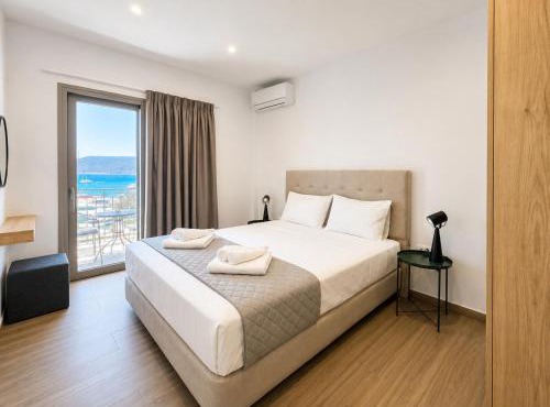 Dolphin hotel in Korfos