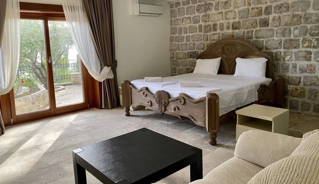Double room #1 w/shared pool @Pietra Mare Apts