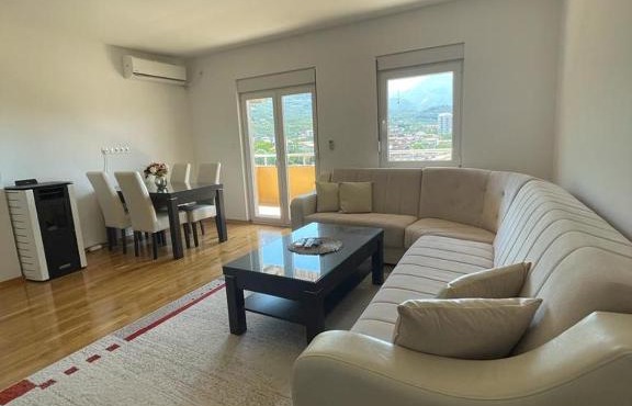 Dvosobni stan u Baru ( tweekamer appartement in Bar )