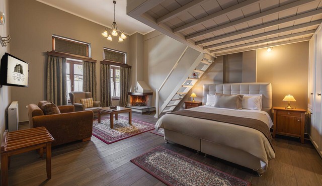 Ef Zin Studios & Suites
