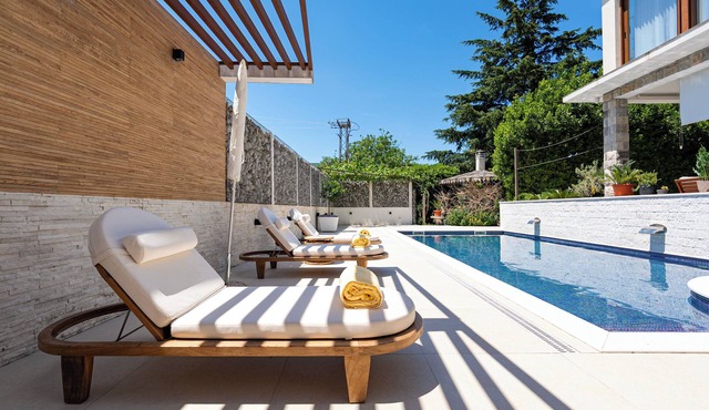 Elegant Double Studio Apartment W/Pool