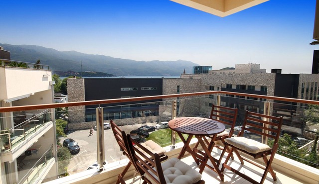 Elegant - luxury two bedroom app - Near the Old Town