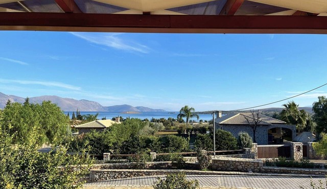 Elegant Sea View Villa Near Galaxidi | 2 Bedrooms | Peaceful Retreat in Gerakofono Galaxidi