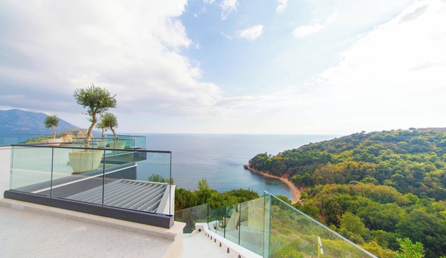 Elegant Villas Vita-Adriatic Escape w/Sea View & Private Pool