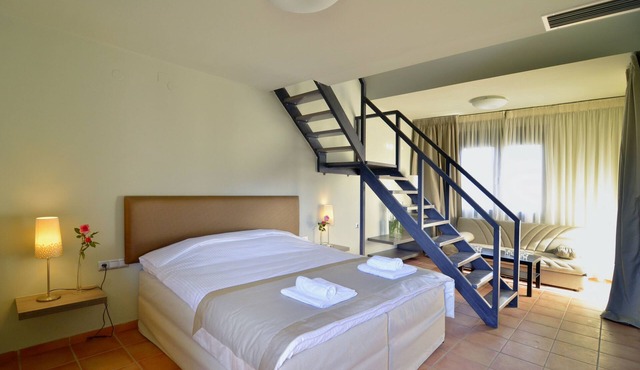 Ellopia Point Hotel