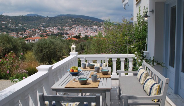 ENASTRON GUESTHOUSE, WONDERFUL GARDEN AND VIEW, 5 MIN WALK FROM PORT - BEACH