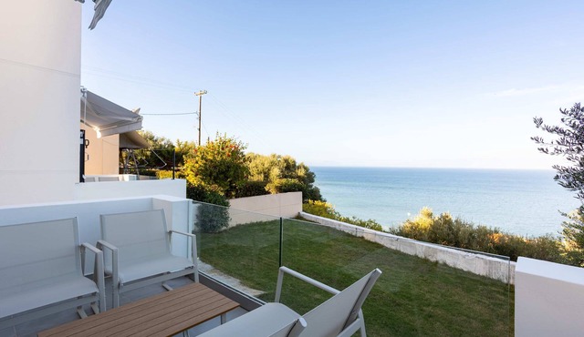Eneos Boutique Residence - Koroni Garden Gem
