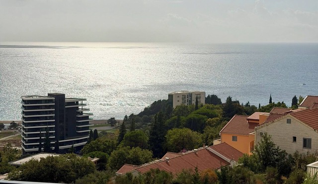 Enjoyable 2-bedroom apartment with AC in welcoming Bečići, Giraffe Suites 16 in Bečići