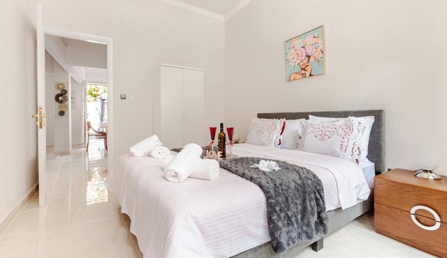 Enora Loutraki Guesthouse