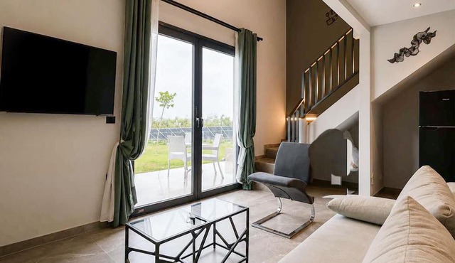 Epanomi Suites - Modern Living with Garden Retreat