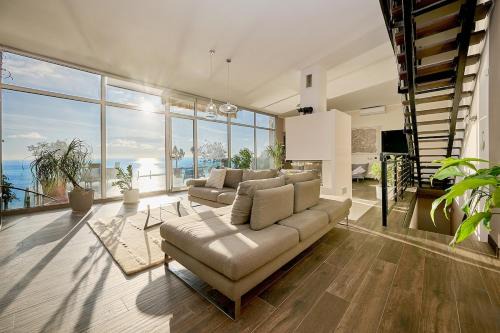 Euphoria, Sea-View 3-Bedroom Villa and Infinity Pool