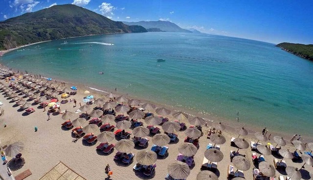 Exclusive 1 bedroom apartment, a short walk from Rafailovici sandy beach