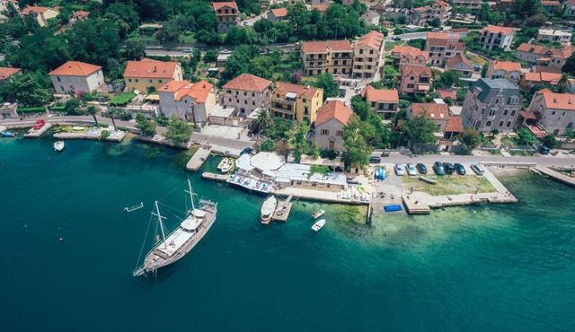 Exclusive Seafront Villa Dobrota
