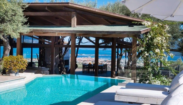Exclusive Villa with Sophisticated Architecture