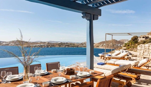Extravagant Villa with Fascinating Infinity Pool