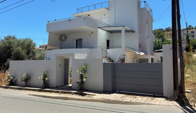 Fabulous 2-bedroom apartment with AC in Kalivia Thorikou in Kalivia Thorikou
