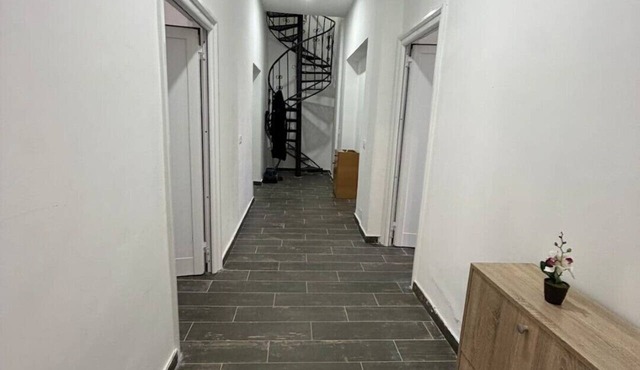 Family house with Garden & Free Parking