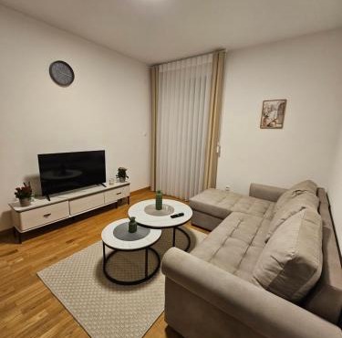 Family Residence Tološi