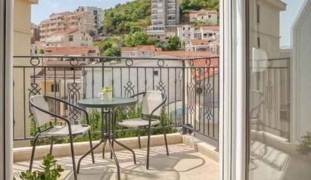 Family Rooftop Apartment Magi Budva