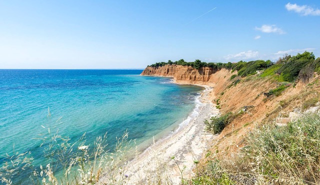Family villa right in front of the beach, isolated with outstanding view