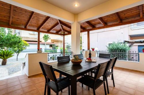 Filiatra Downtown Cozy Retreat - Homely Vibes in Kalamata