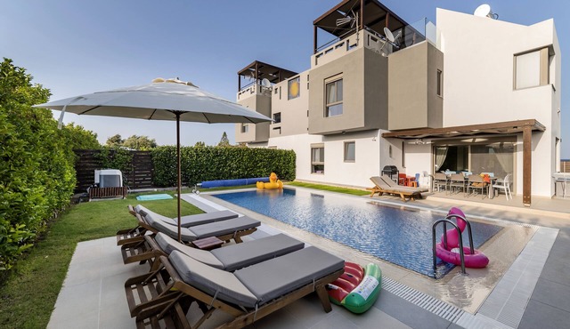 Filoxenia Villas, Agnes