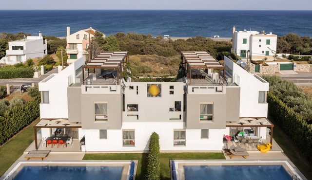 Filoxenia Villas, Alex