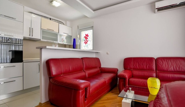Flat w Balcony 5 min to Beach Near Budva Old Town